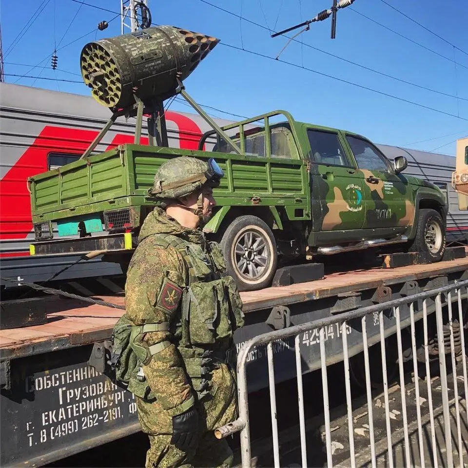 Поезд Минобороны с трофейной техникой в Барнауле