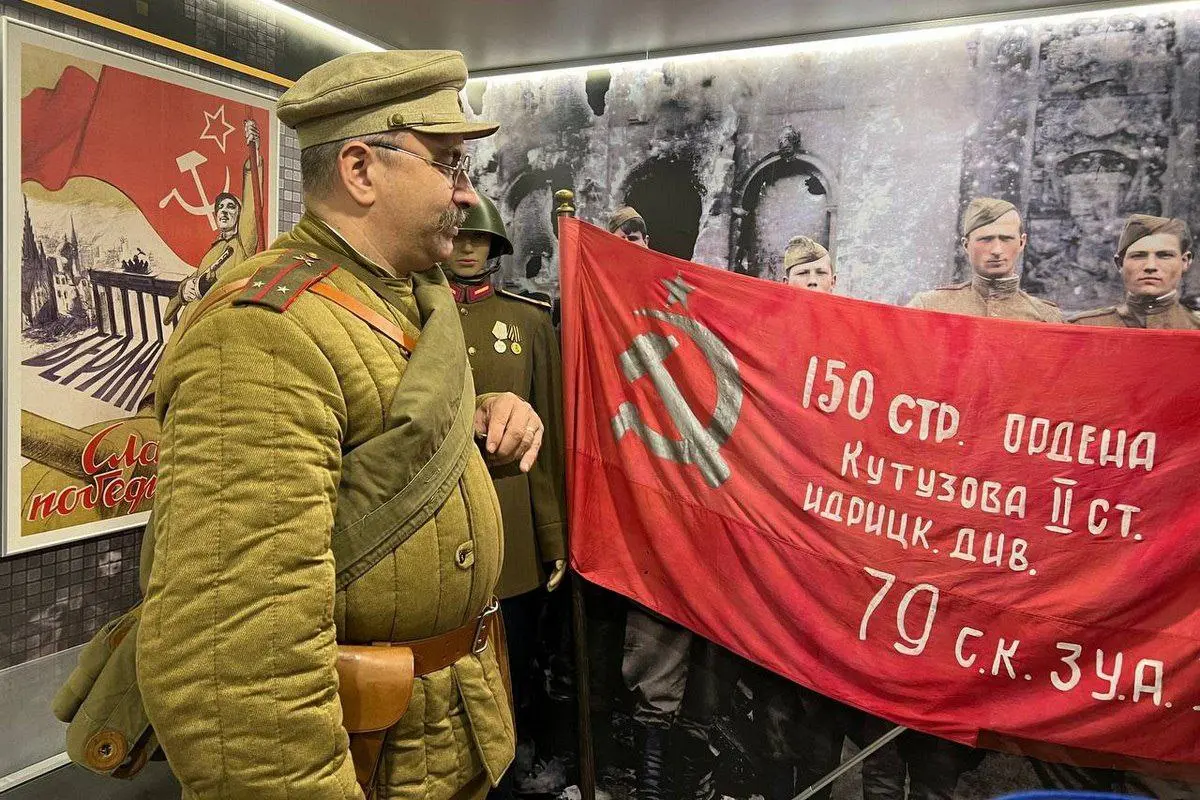 Поезд Минобороны с трофейной техникой в Барнауле