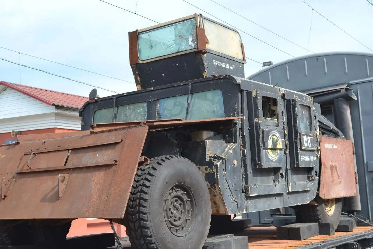 Поезд Минобороны с трофейной техникой в Барнауле