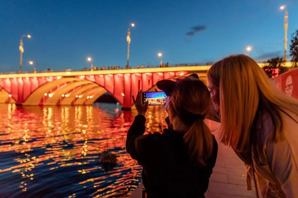 подсветка центра Екатеринбурга в рамках фестиваля «Движение»