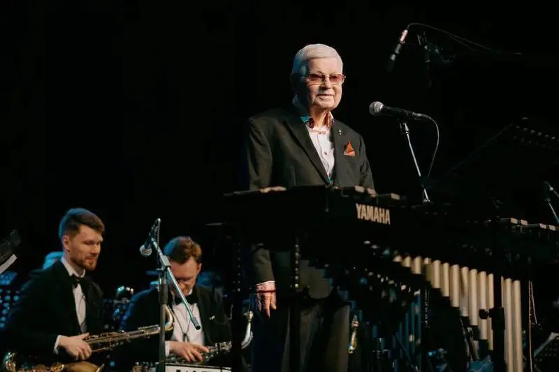 Творческий вечер Анатолия Кальварского: «Потому что ты есть у меня...»