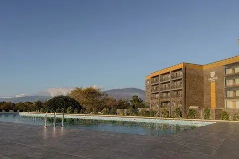 СОВРЕМЕННЫЙ ОТЕЛЬ В ЖИВОПИСНОМ МЕСТЕ