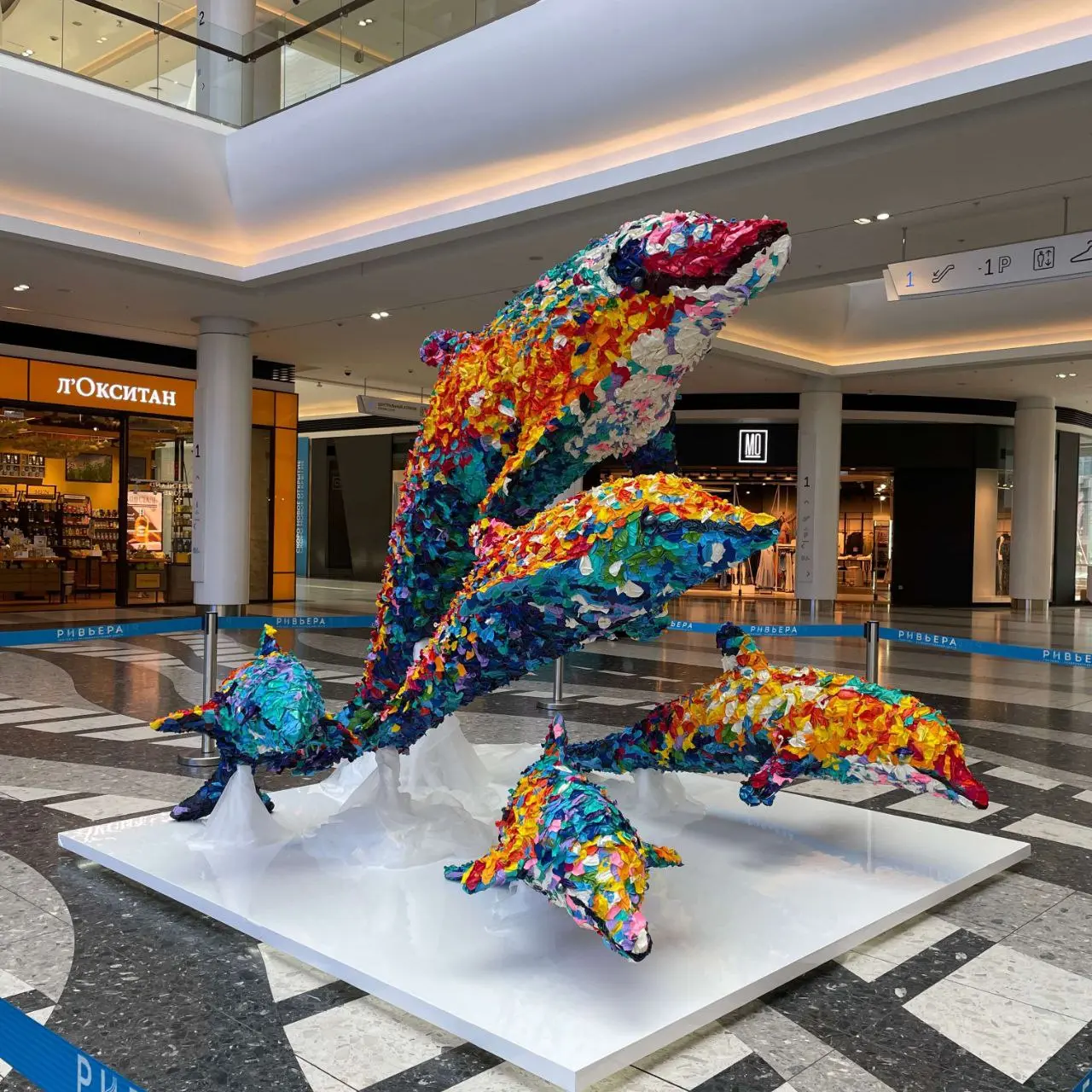 Уникальный арт - объект "Семья дельфинов" откроется в ТРЦ Ривьера