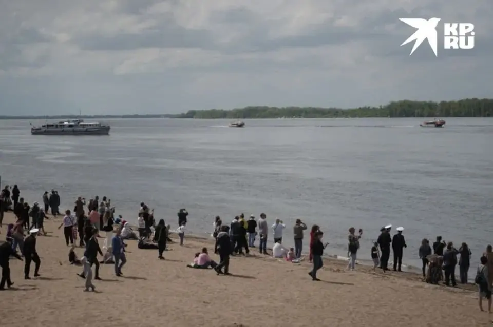 Зрелищный парад судов на Волге в Самаре 12 июня