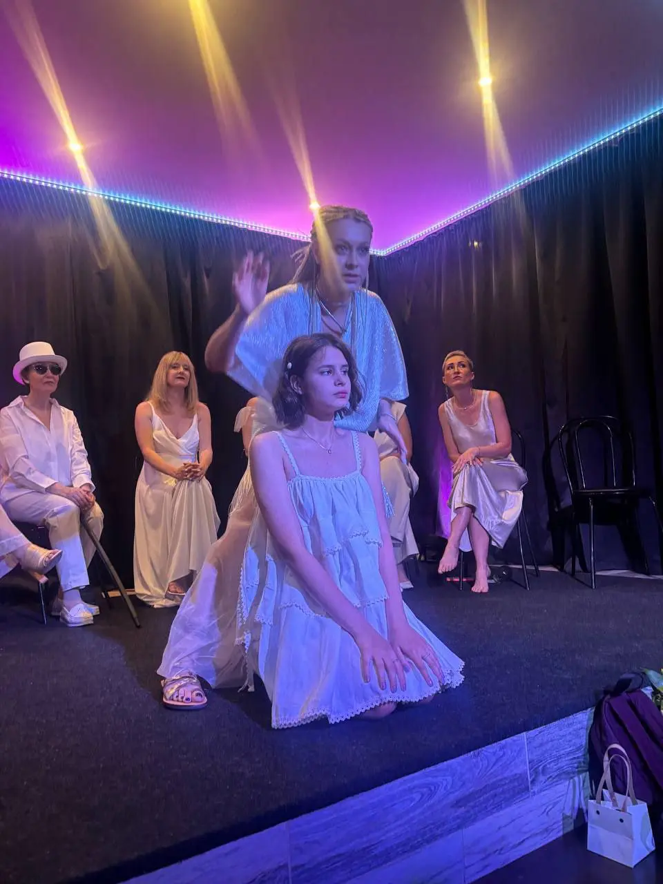 спектакль 'Женщины говорят' и спектакль 8 июня