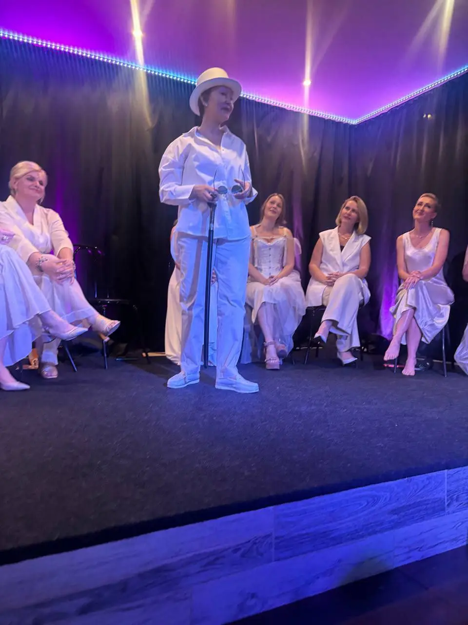 спектакль 'Женщины говорят' и спектакль 8 июня