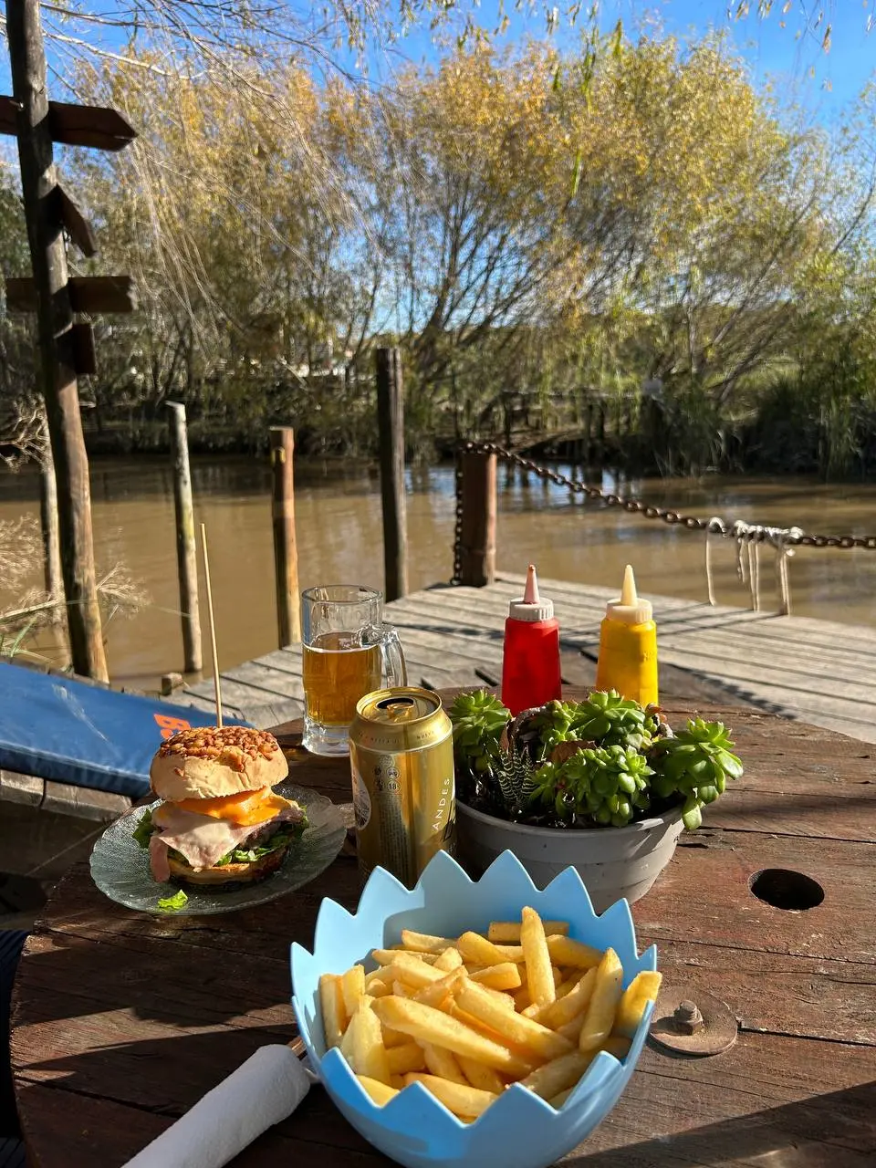 Путешествие на катере в дельту на острове