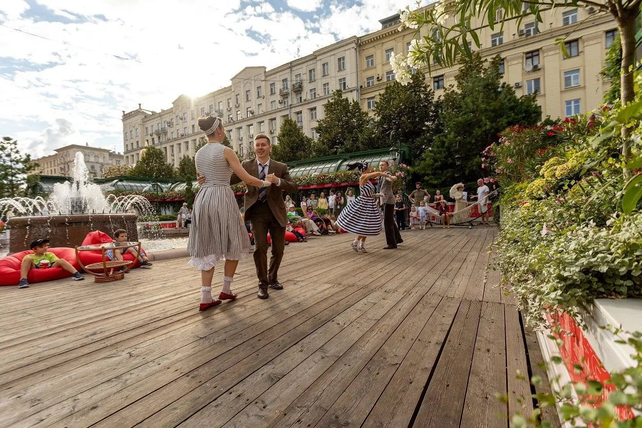 Улица. Танцы