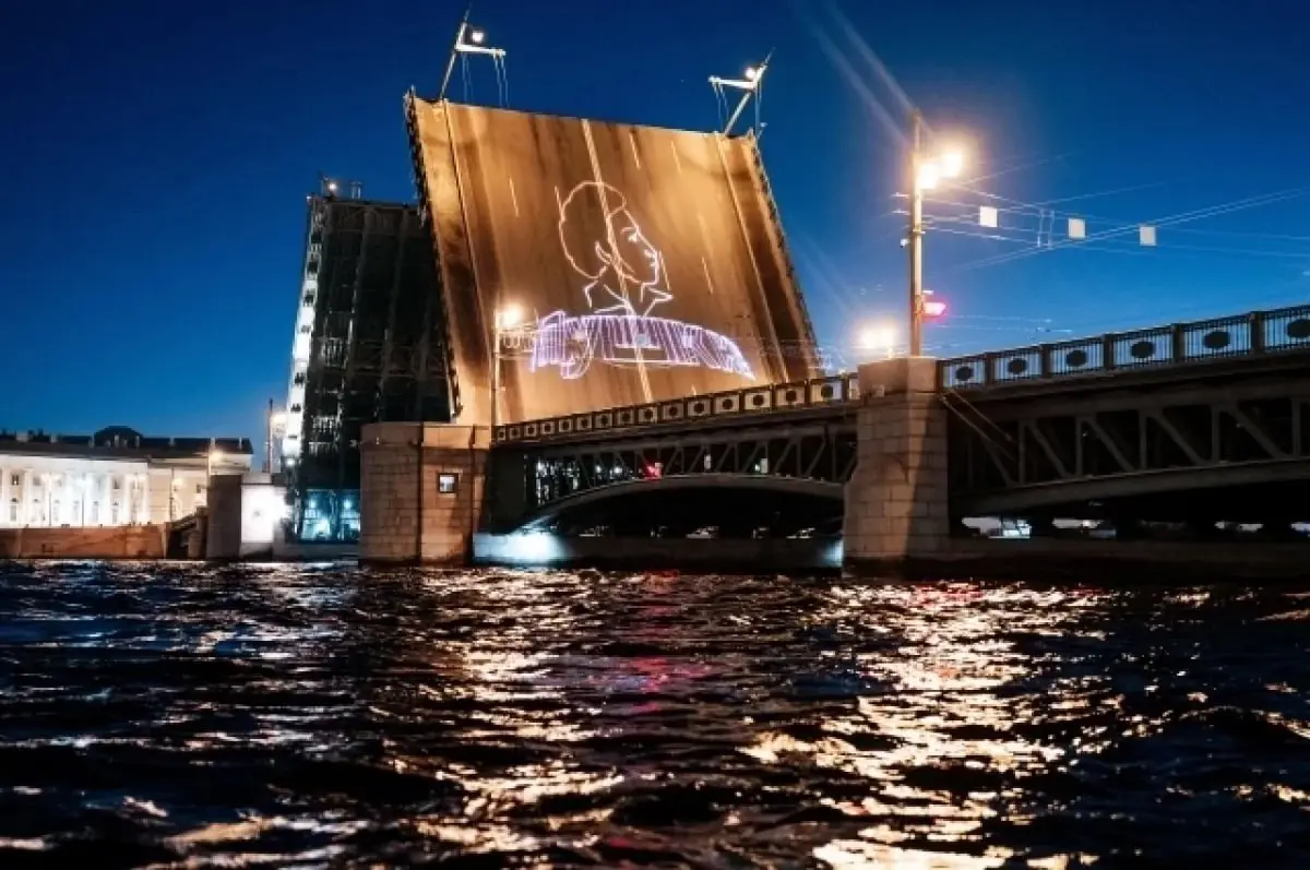 Дворцовый мост "запоет" в честь Пушкина
