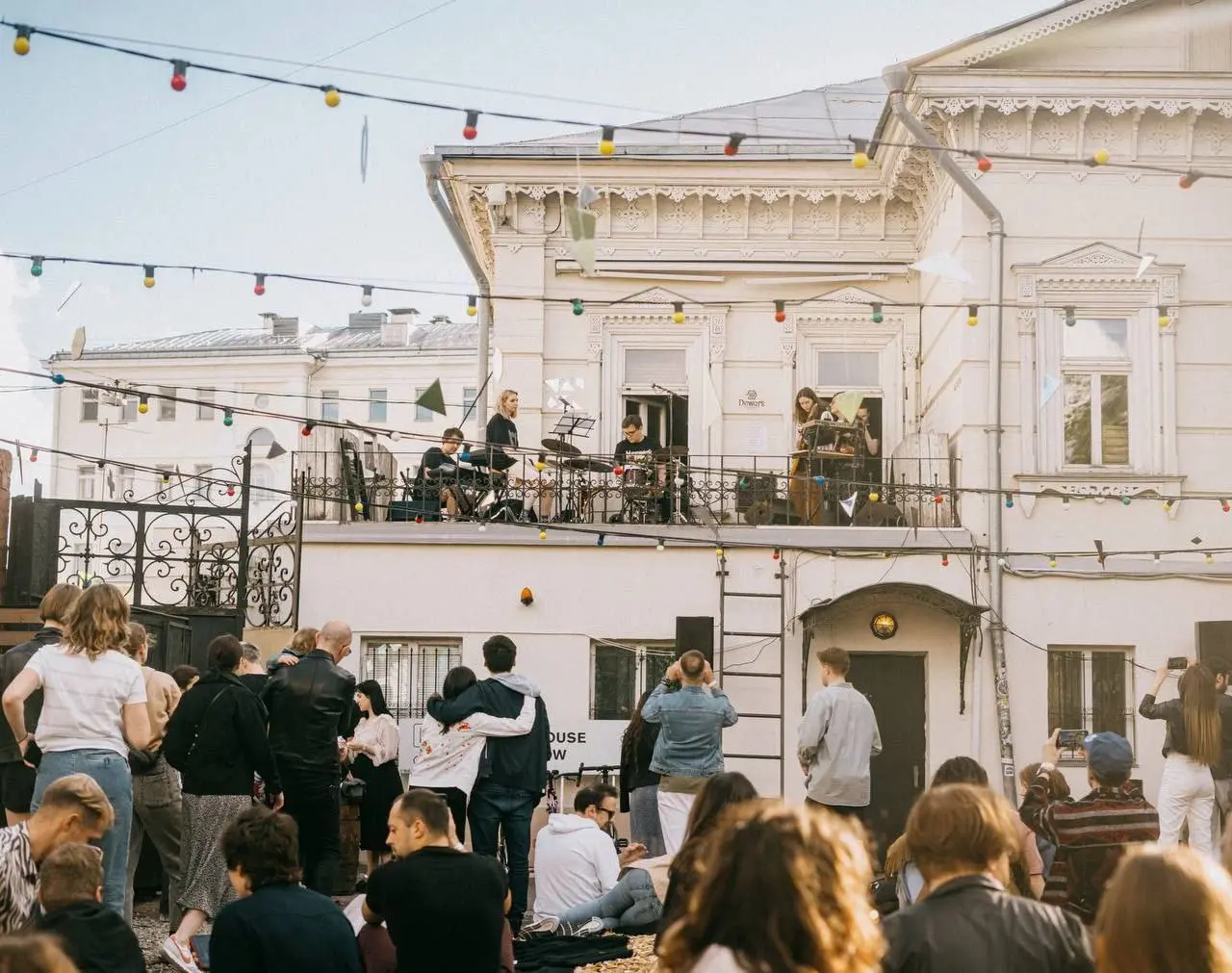 ПЛЕМЯ НА ВЕРАНДЕ POWERHOUSE