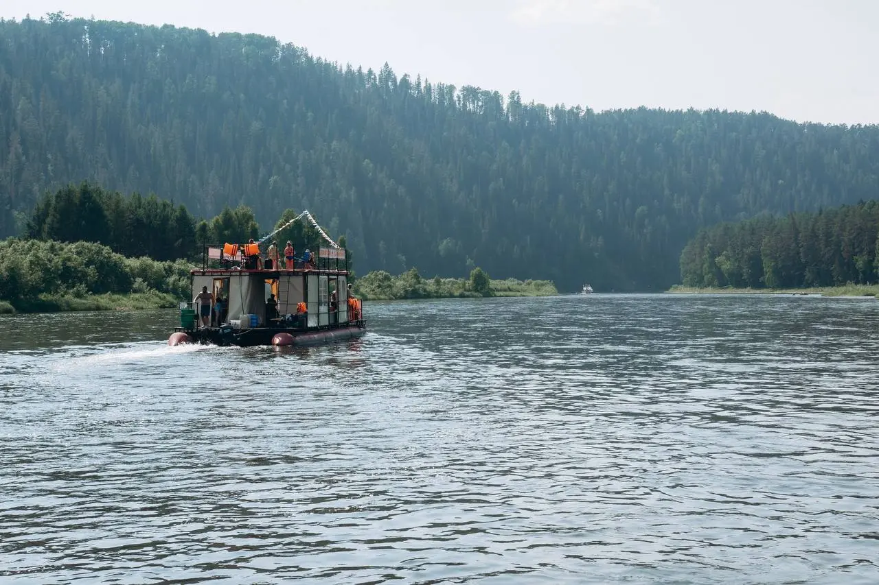 Сплав по Мане на вип-плоту