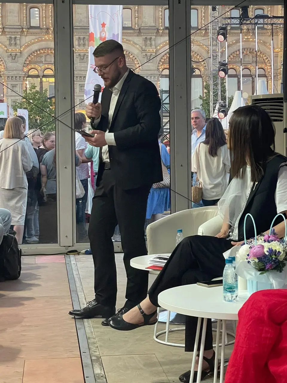 Презентация книги Ани Ревякиной «Бог любит тридцатилетних» на Красной площади, 5 июня