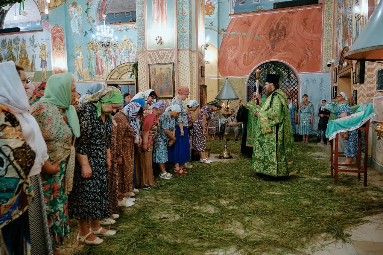 Праздничное Всенощное бдение в храме Святой Троицы, г. Астрахань