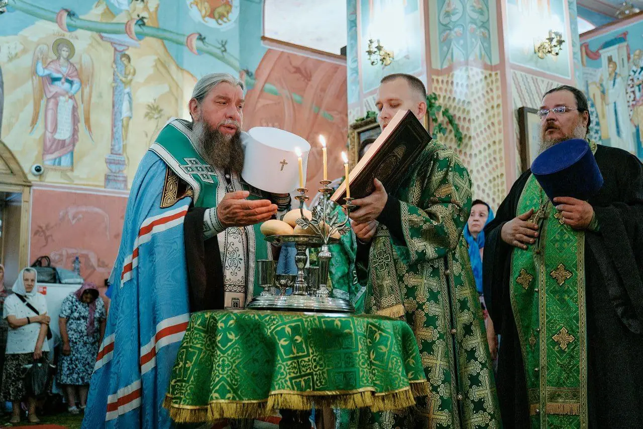 Праздничное Всенощное бдение в храме Святой Троицы, г. Астрахань