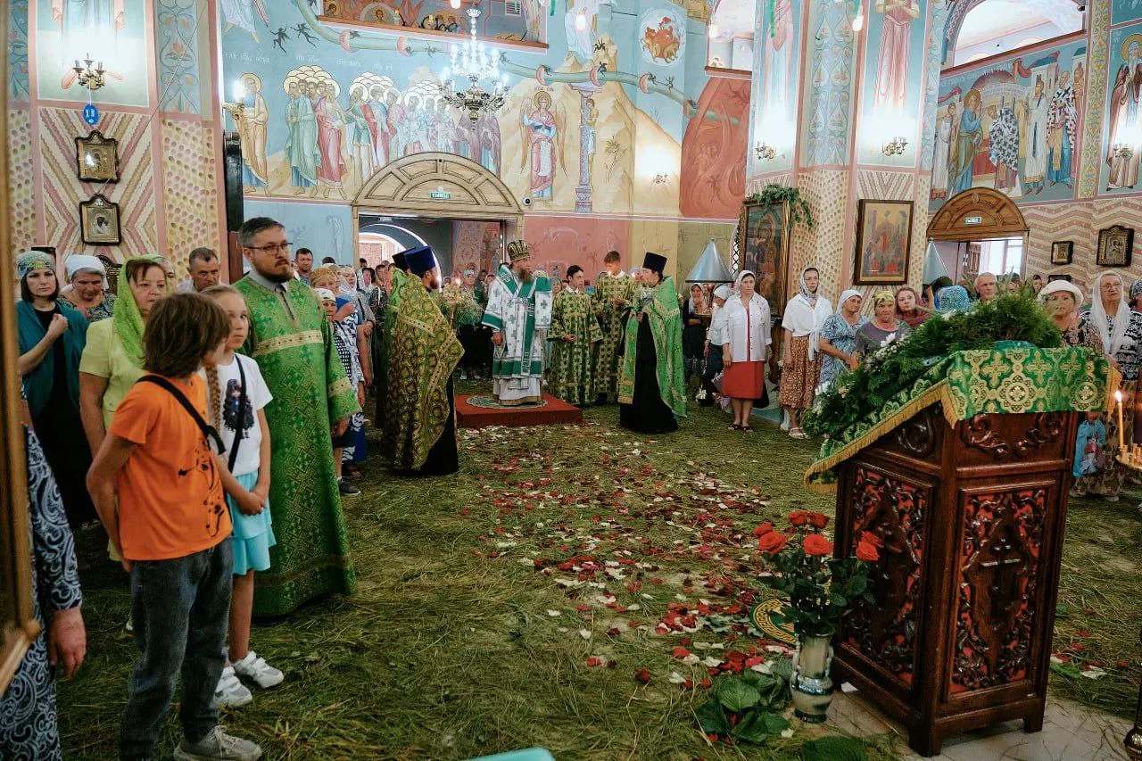 Праздничное Всенощное бдение в храме Святой Троицы, г. Астрахань