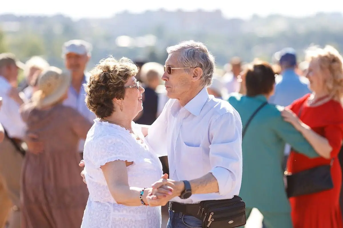 Танцевальные вечера для старшего поколения «Воскресный бульвар»