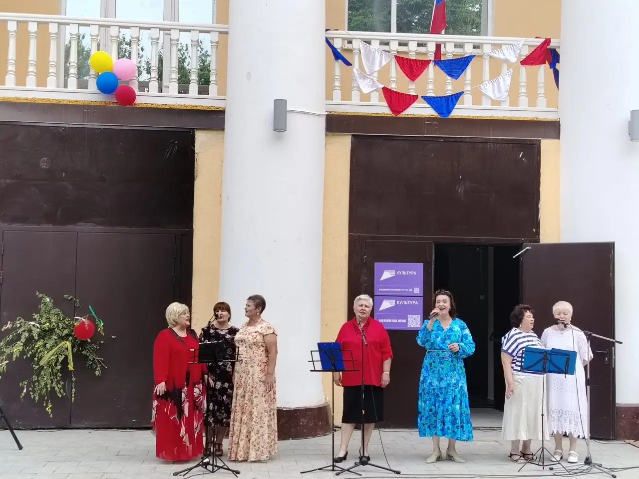 Праздник Троицы: концертная программа в Центре Культуры и Досуга МО Каменецкое