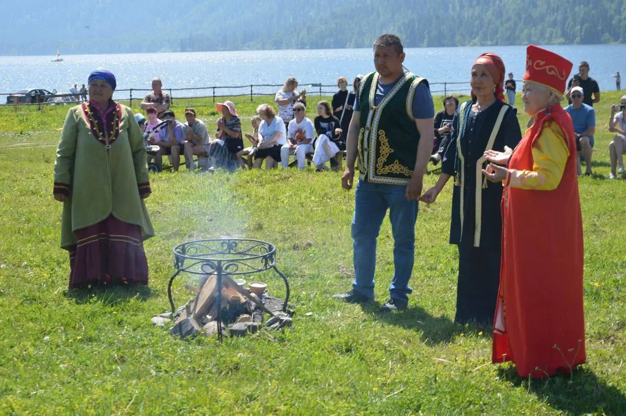Тюрюк байрам. Праздник кедра