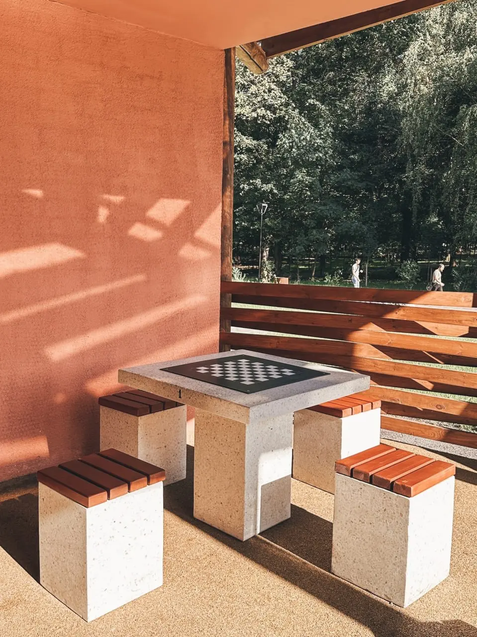 Оригинальная постройка с ладьёй на крыше – шахматный клуб