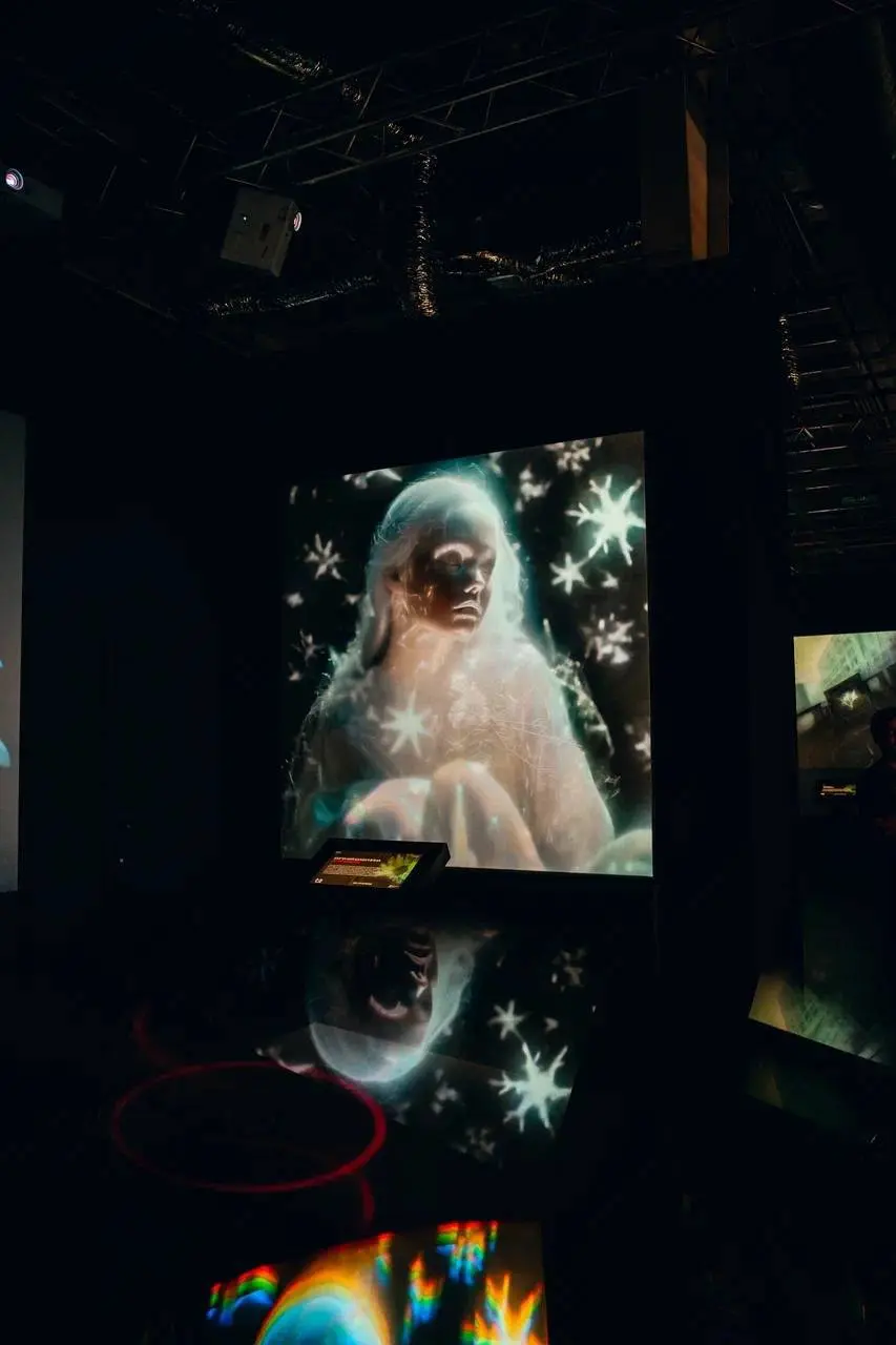 мультимедийная выставка NUR NOW