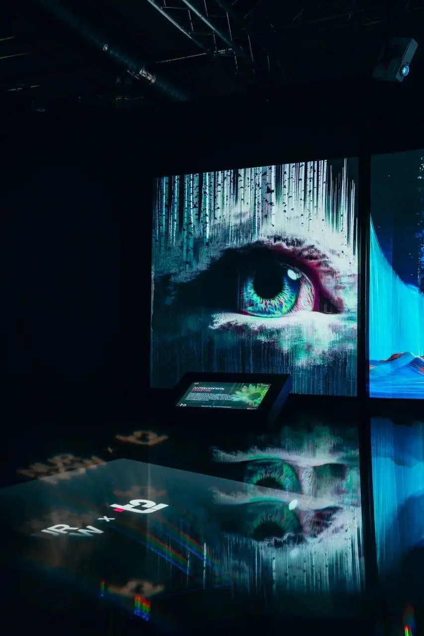 мультимедийная выставка NUR NOW