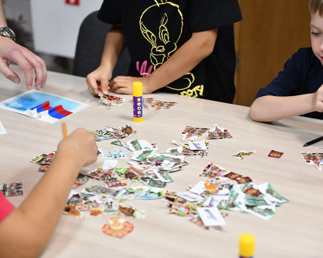 Тематическая экскурсия «История государственных символов России» и мастер-класс «Моя Россия» в парке «Россия – Моя история»