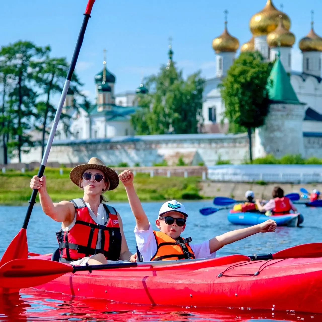 Сплавы и прогулки по рекам и улицам в июне в городе Пермь