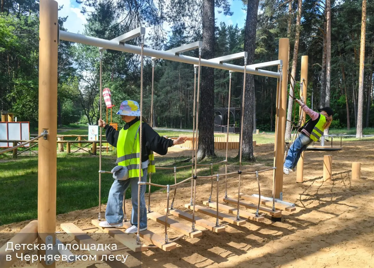 Уличная библиотека и детская площадка в Черняевском лесу, тестирование и получение сертификатов