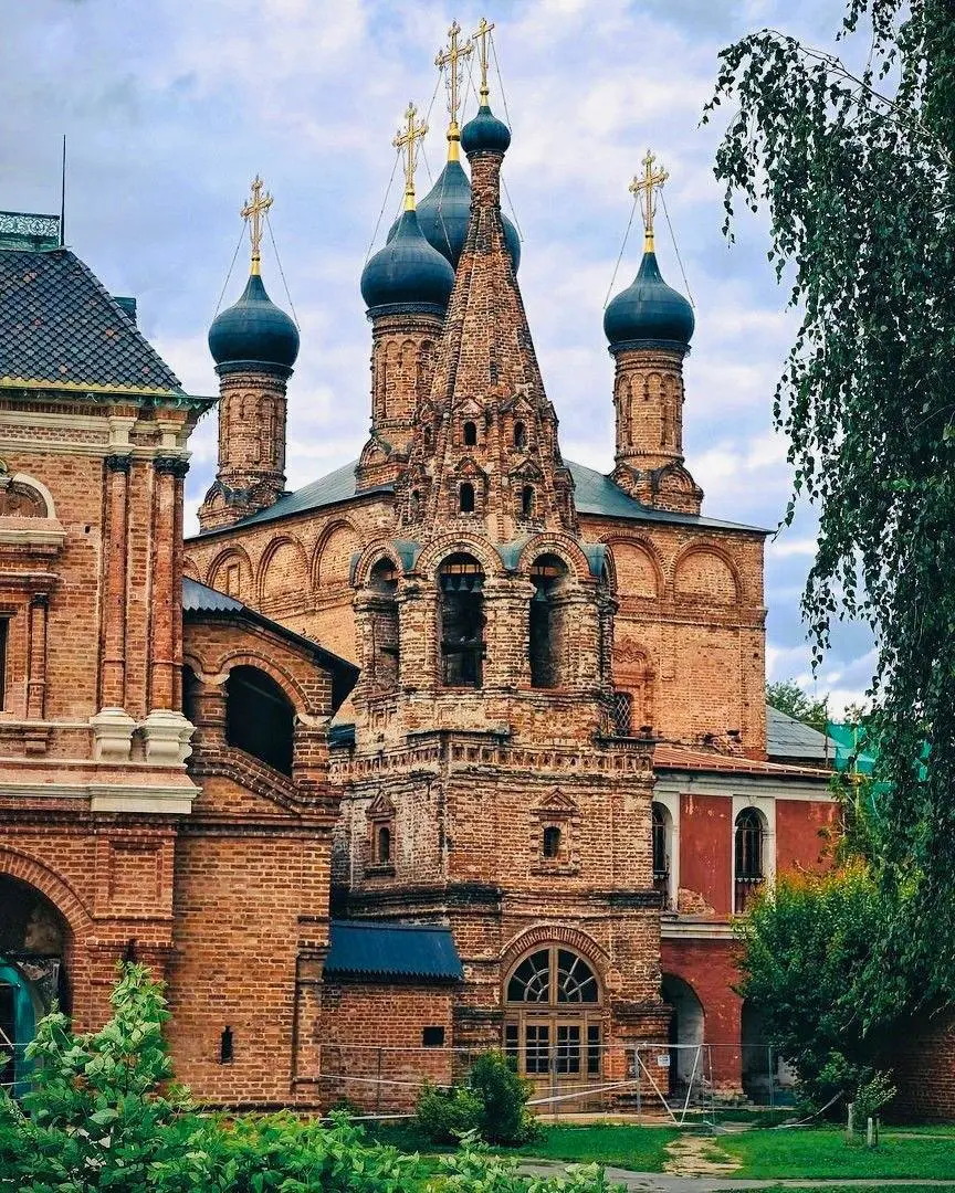 Идем на бесплатную пешеходную экскурсию по древнему Крутицкому подворью