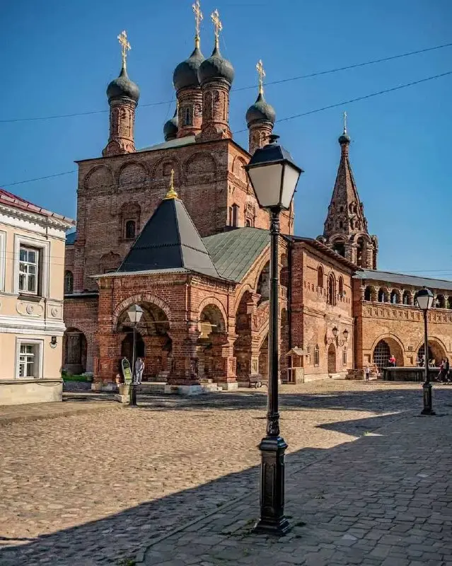 Идем на бесплатную пешеходную экскурсию по древнему Крутицкому подворью