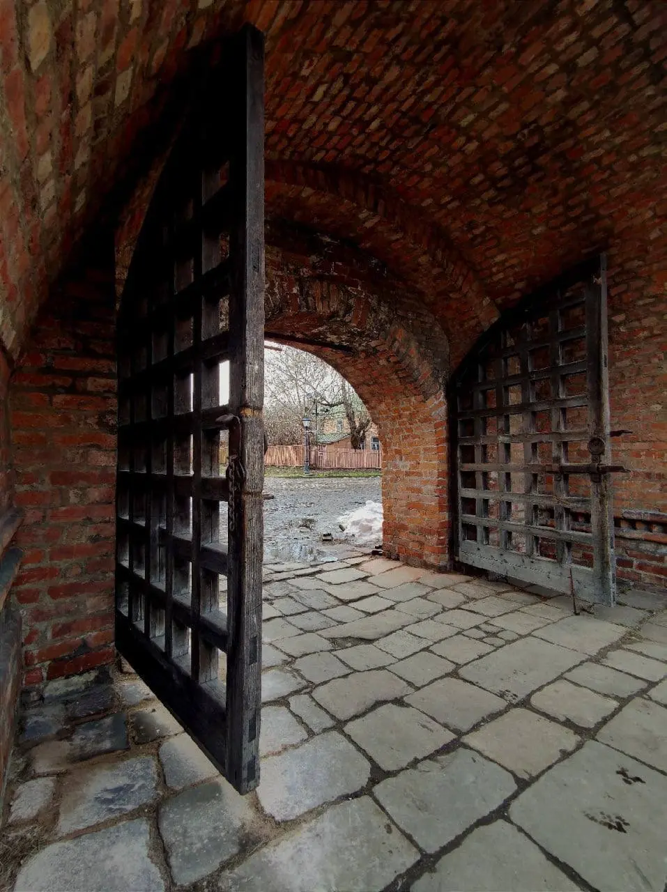 Идем на бесплатную пешеходную экскурсию по древнему Крутицкому подворью