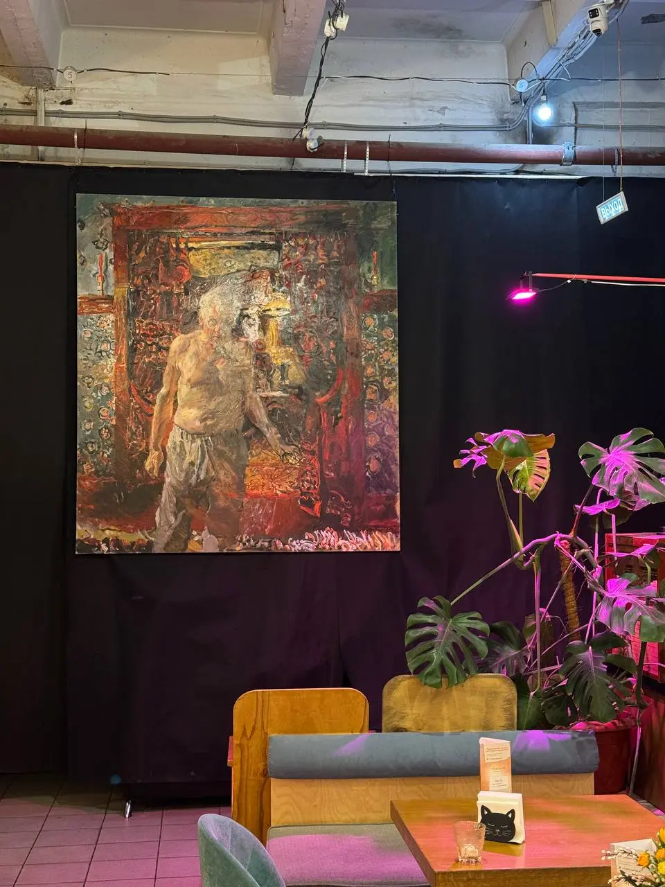 Выставка Константина Лупанова в фойе «Одного театра»