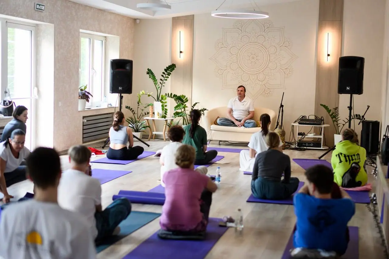 Занятие по Шри Шри Йоге 11 июня