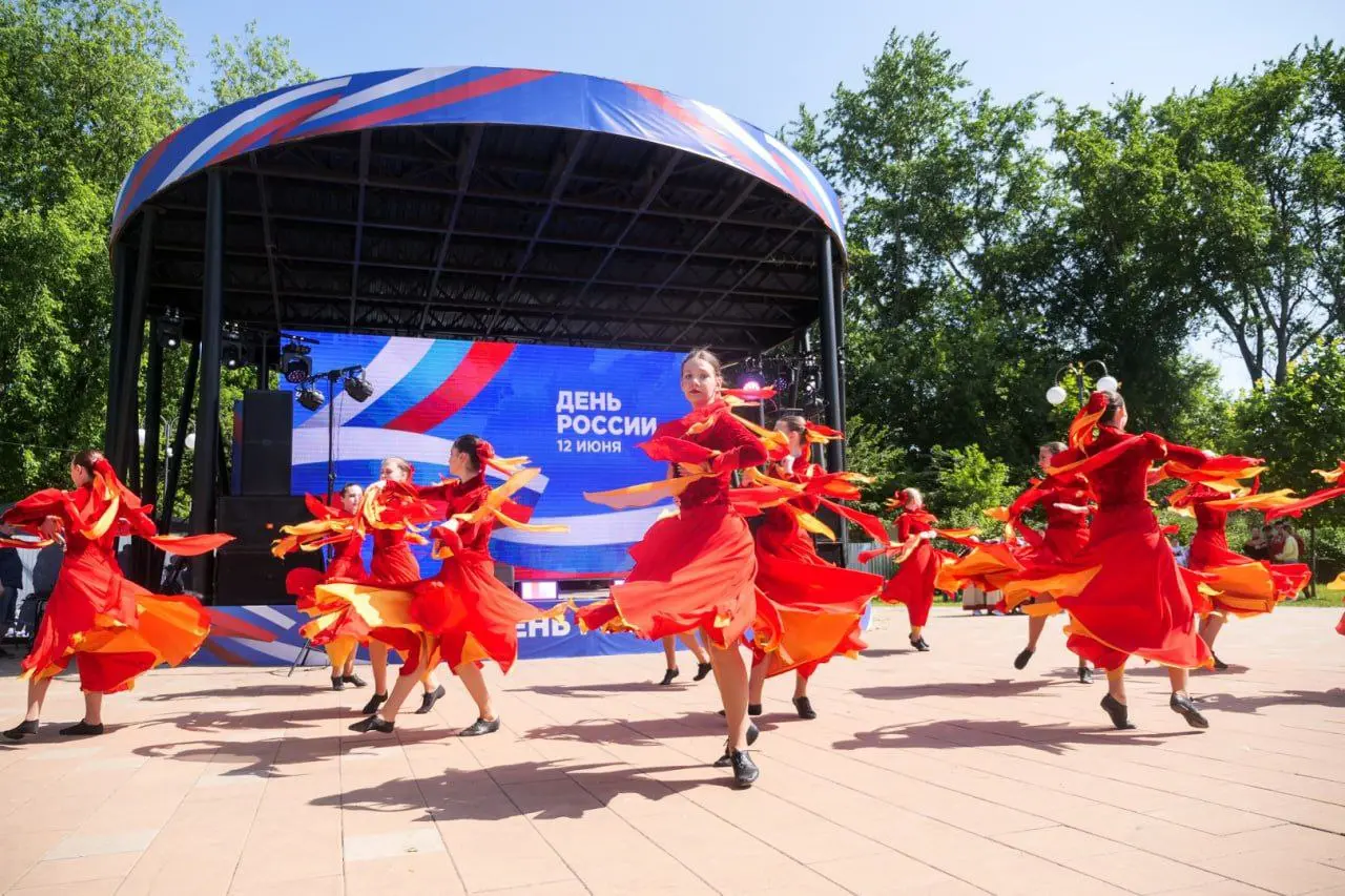 День России шагает по округу!