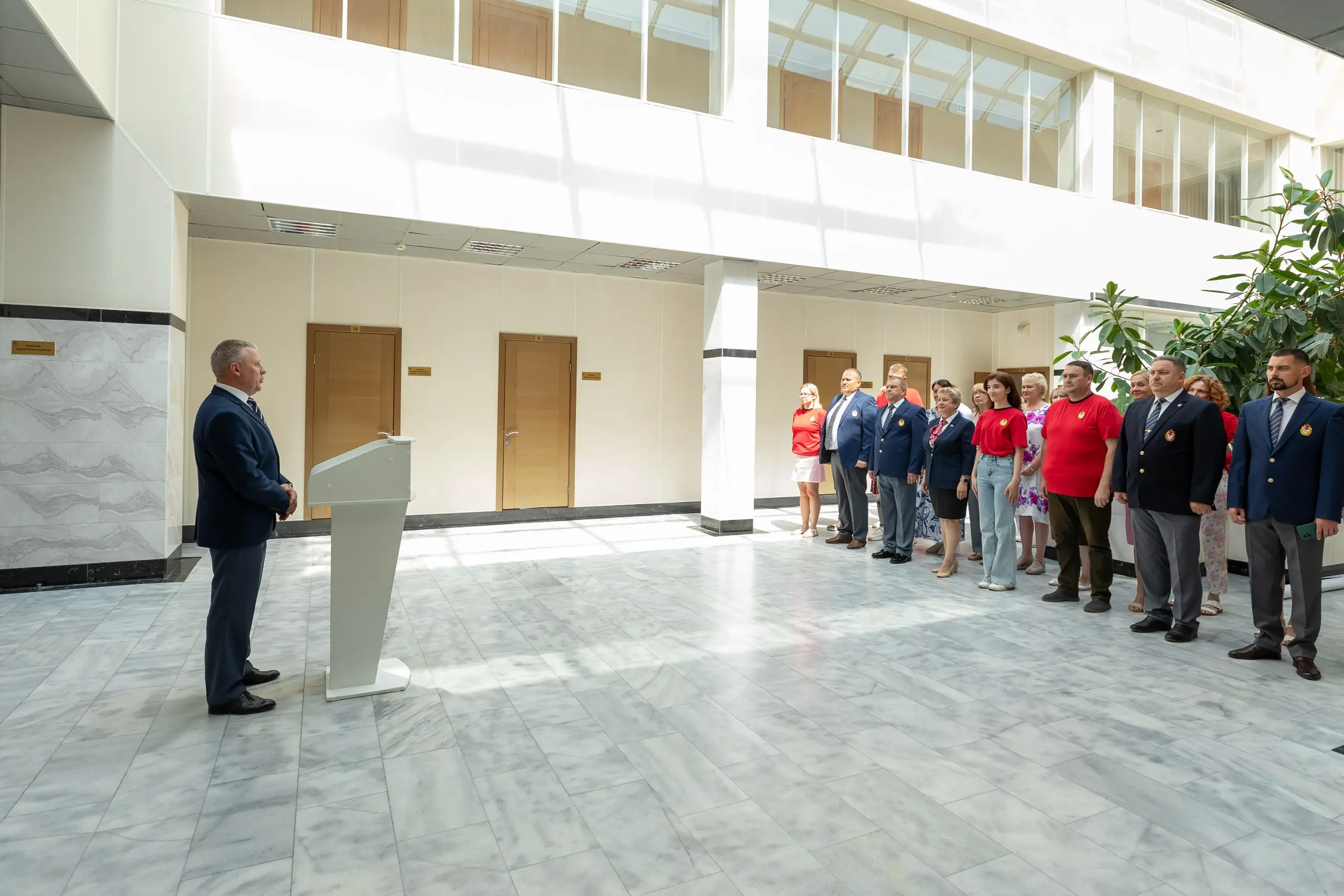 Торжественное построение в честь Дня России