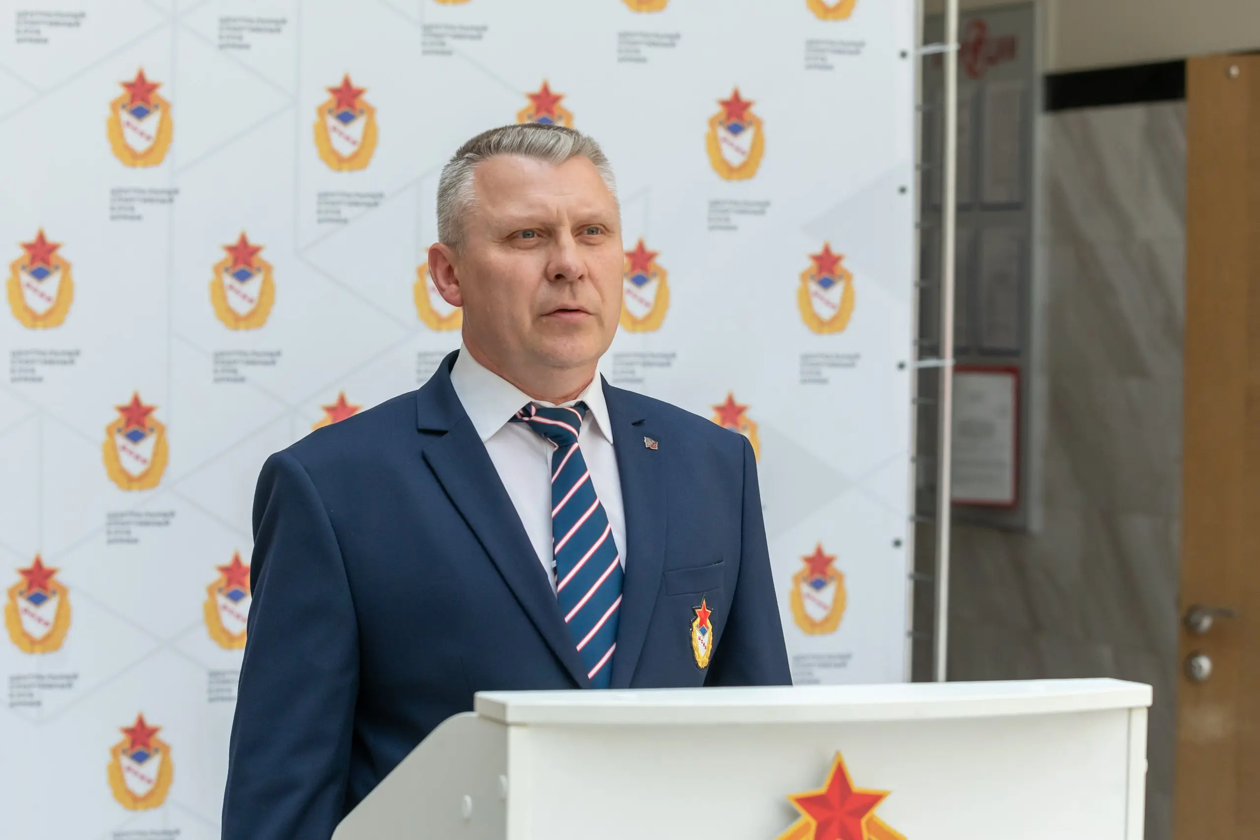 Торжественное построение в честь Дня России