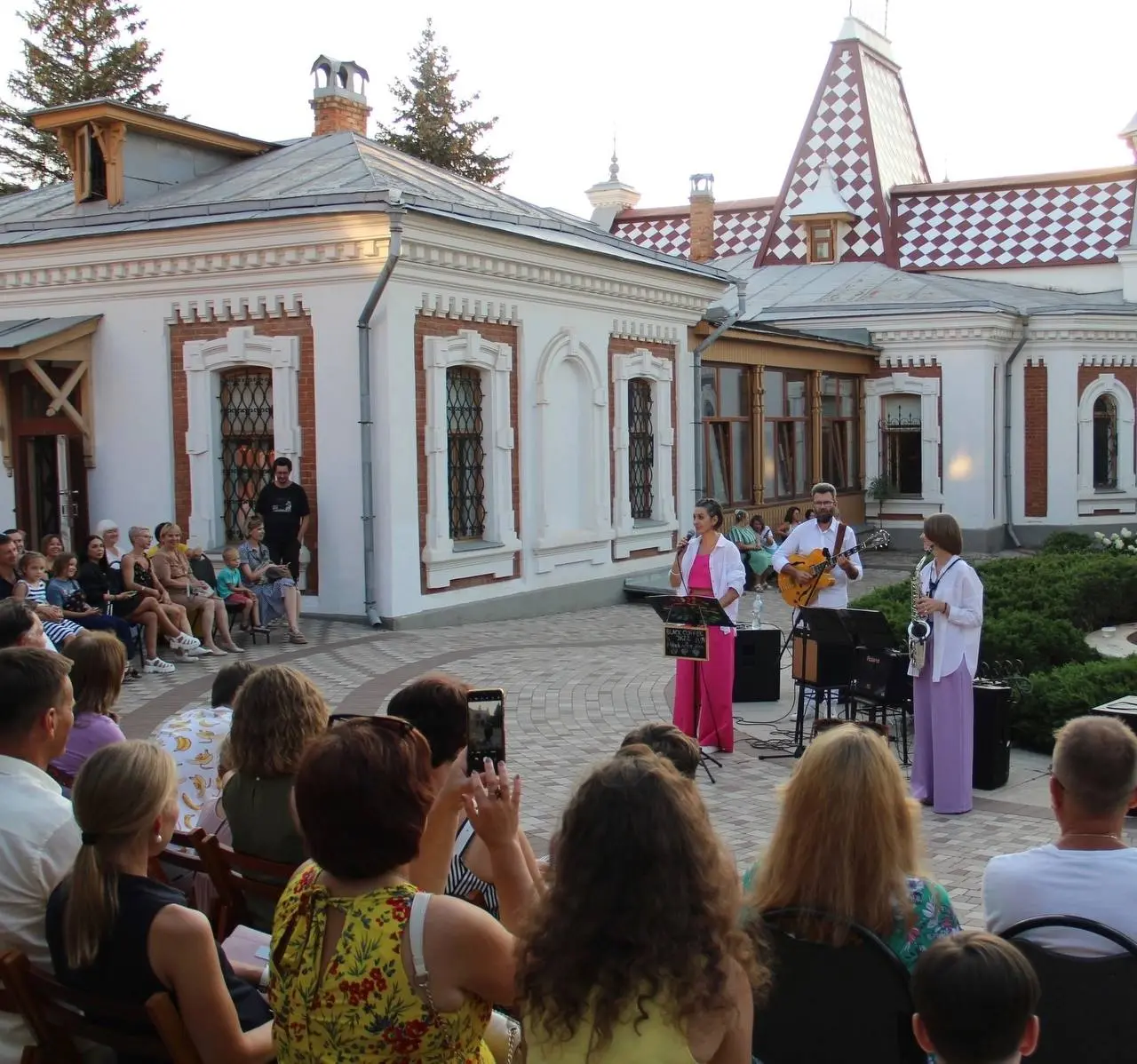 Бесплатные мероприятия в саду и особняке Клодта в День России