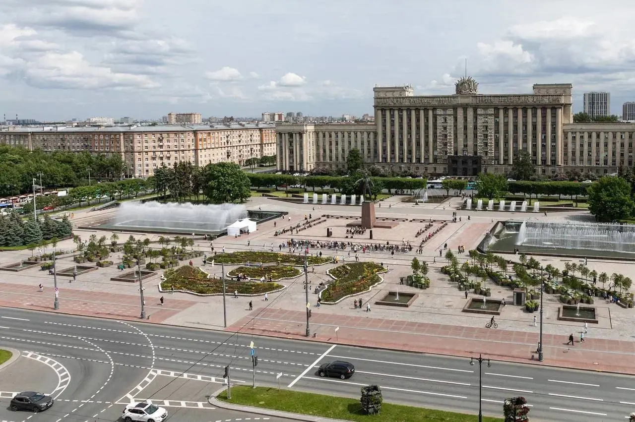 Сад-трансформер на Московской площади в Петербурге