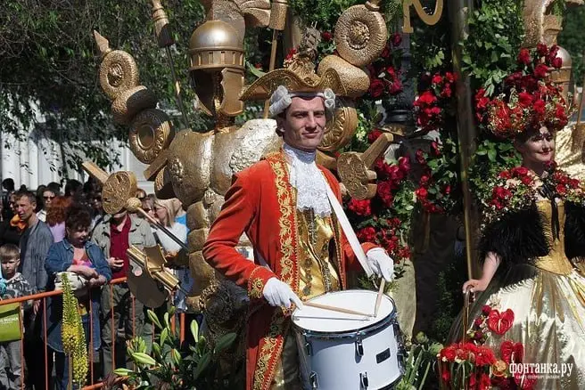 Фестиваль цветов и оркестр, Stereoleto с группой "Кино" и другими, поэтический спектакль "Вопль впередсмотрящего"