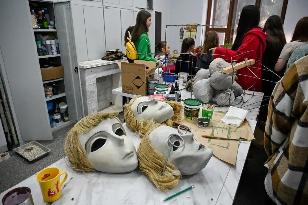 вечерние экскурсии по театру для взрослого зрителя / 16+