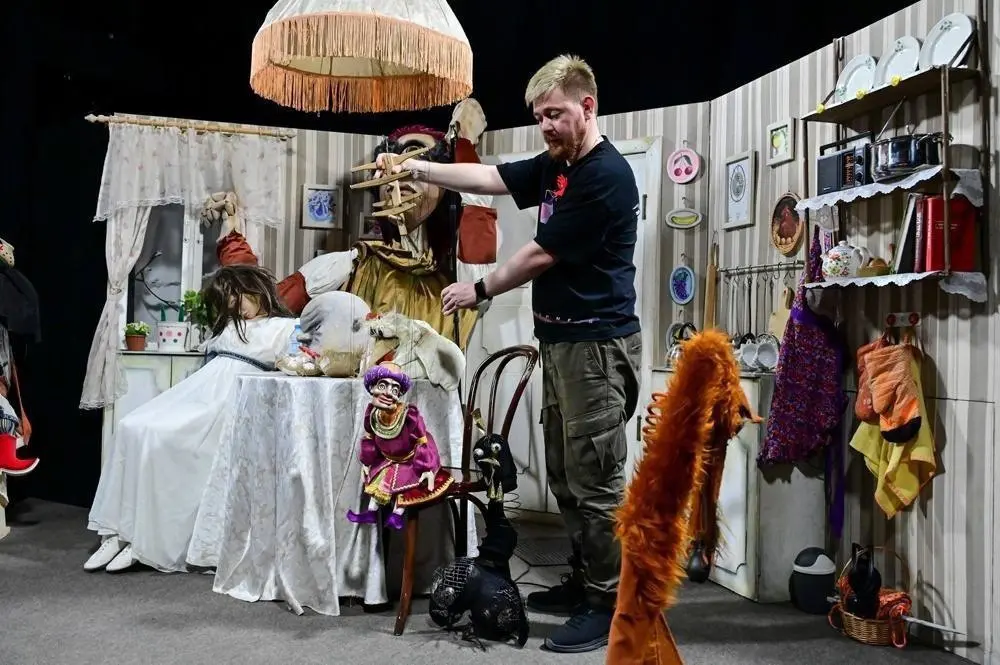 вечерние экскурсии по театру для взрослого зрителя / 16+