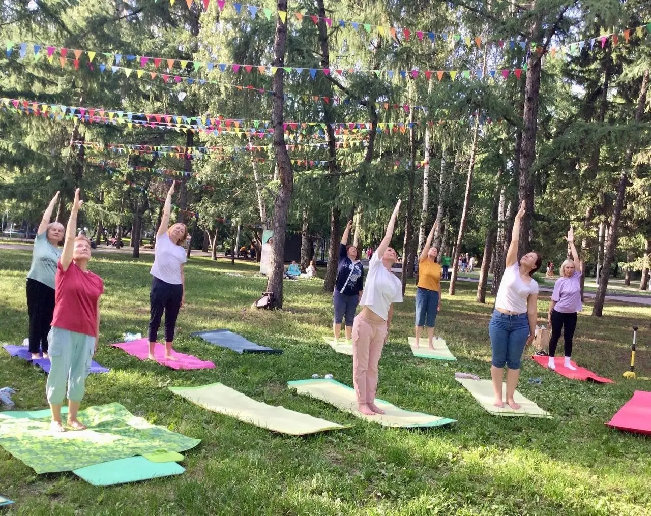 Лето.🌞 Йога.🧘‍♂️ Трава.🪴