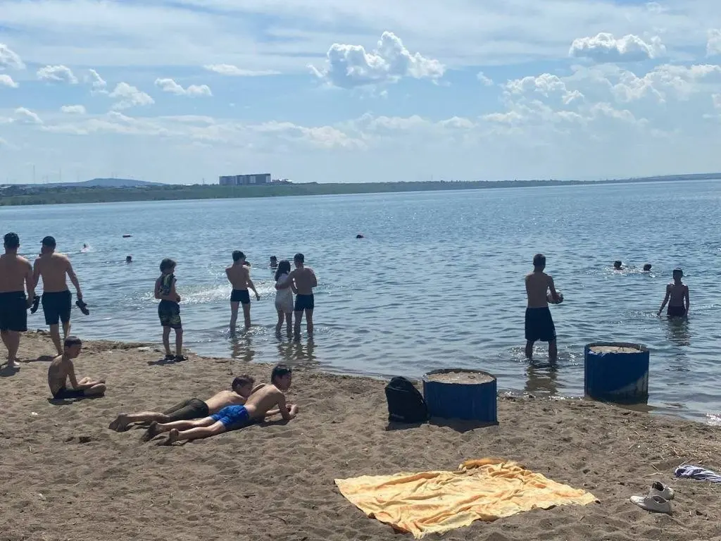 Пляжный сезон на озере Кенон в Чите