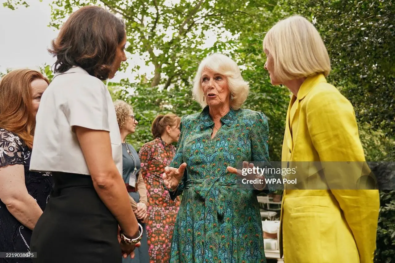 Её Величество на вручении литературной премии