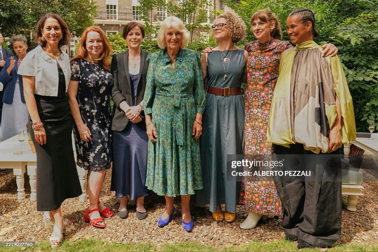 Её Величество на вручении литературной премии