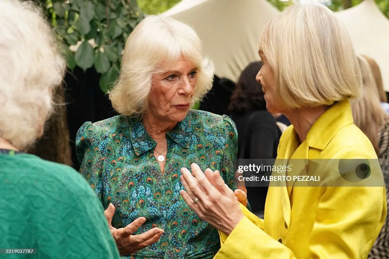 Её Величество на вручении литературной премии