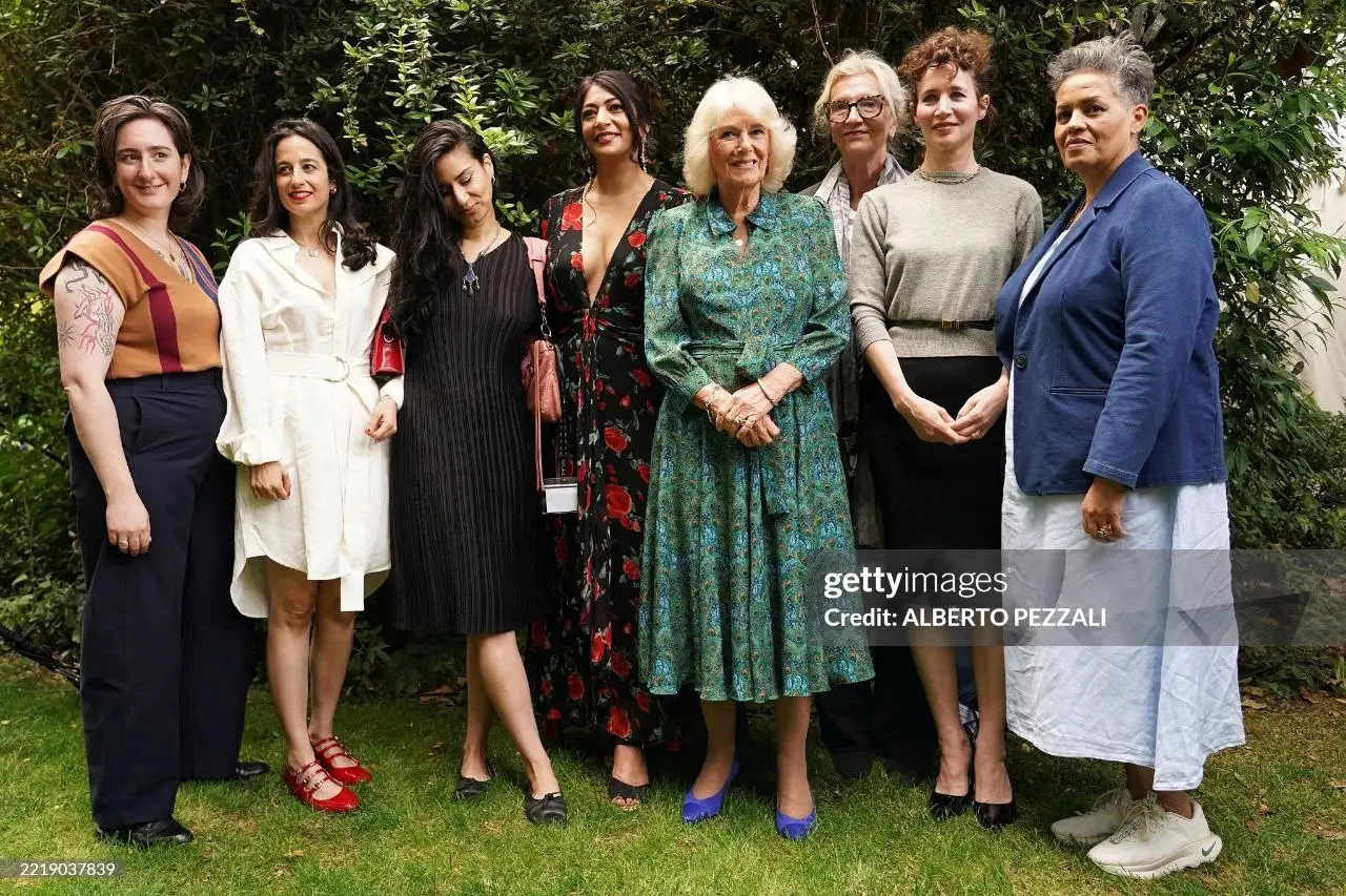 Её Величество на вручении литературной премии