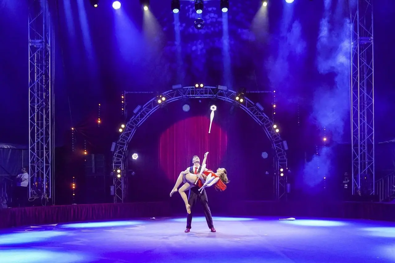 В день России в Измайловском парке - шоу цирка шапито