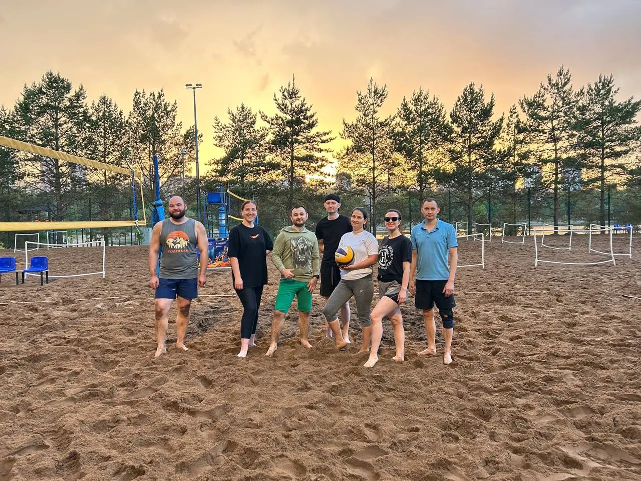 Пляжный волейбол в понедельник!