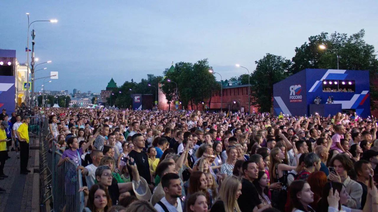 Множество мероприятий с концертами Юлии Савичевой и группы «Пицца»